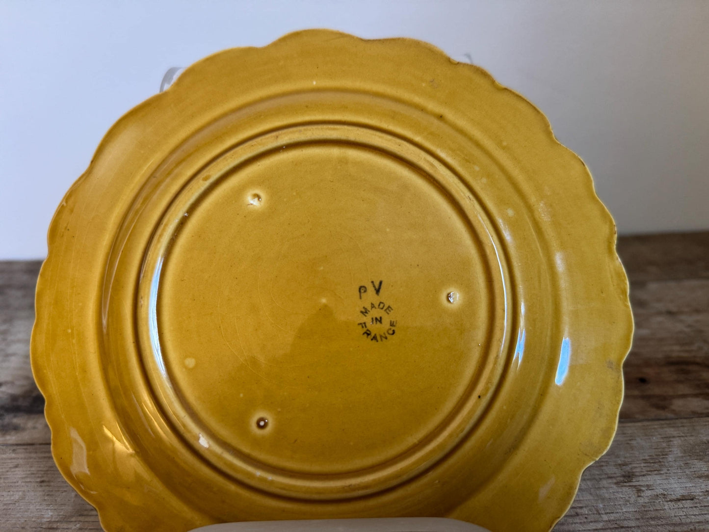 Vintage PV Portieux Vallerysthal France Majolica Pottery Apple Peach Fruit Scalloped 7.5