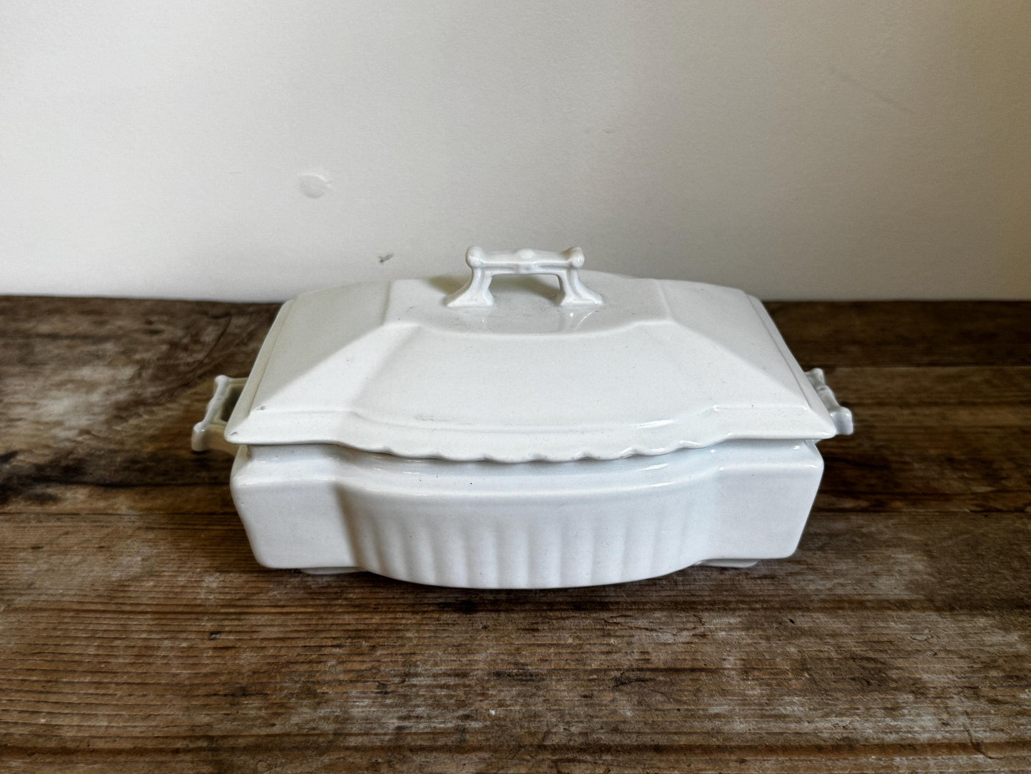Johnson Bros White Covered Ironstone Lidded Vegetable Dish Tureen