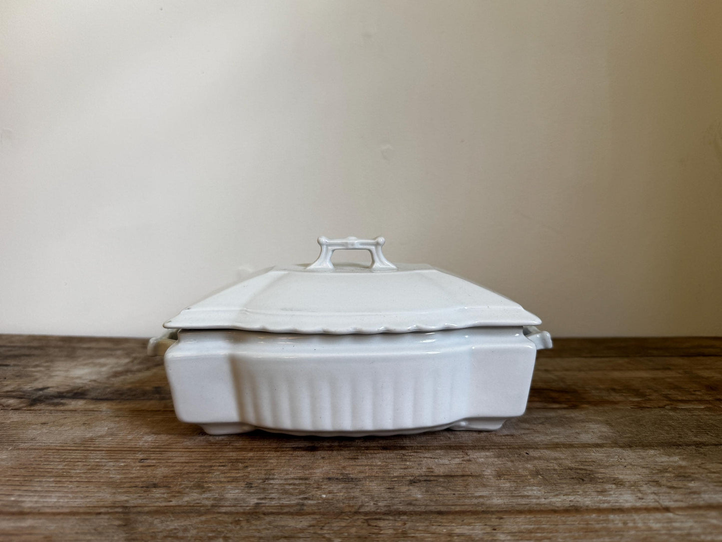 Johnson Bros White Covered Ironstone Lidded Vegetable Dish Tureen