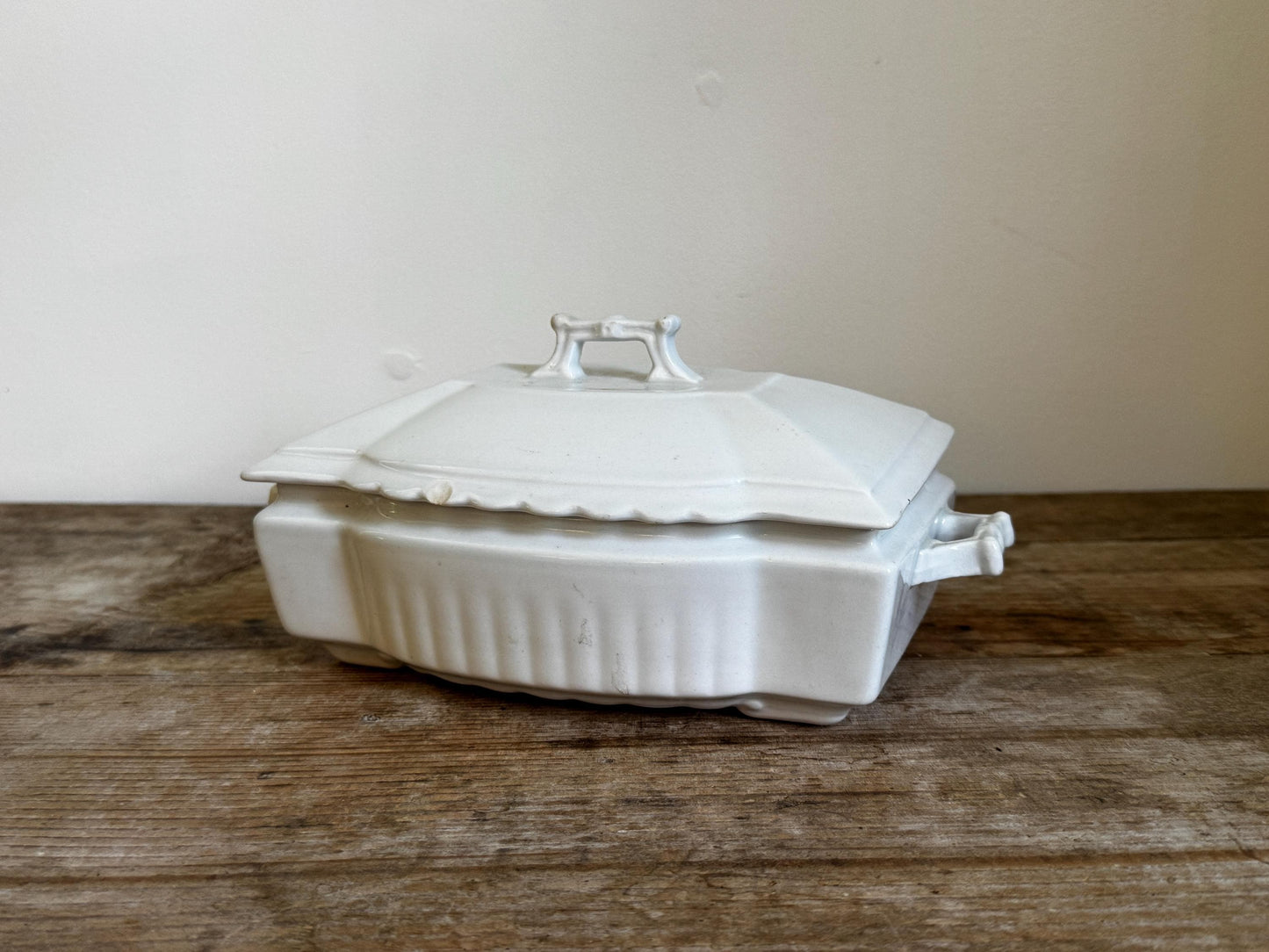 Johnson Bros White Covered Ironstone Lidded Vegetable Dish Tureen