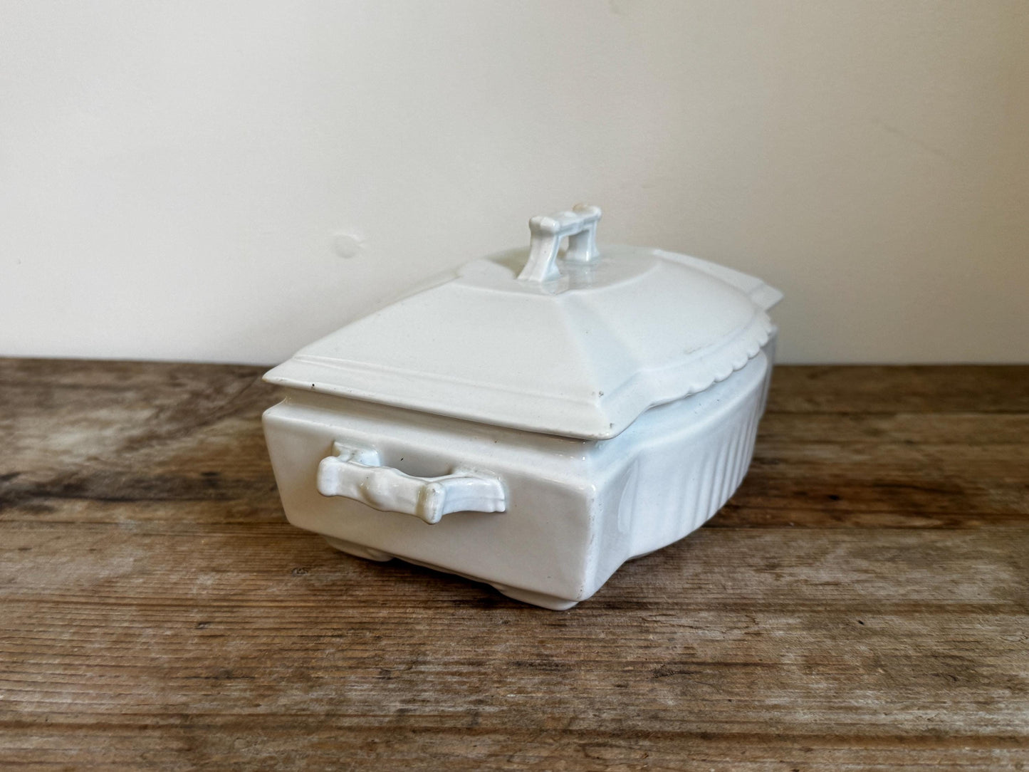 Johnson Bros White Covered Ironstone Lidded Vegetable Dish Tureen