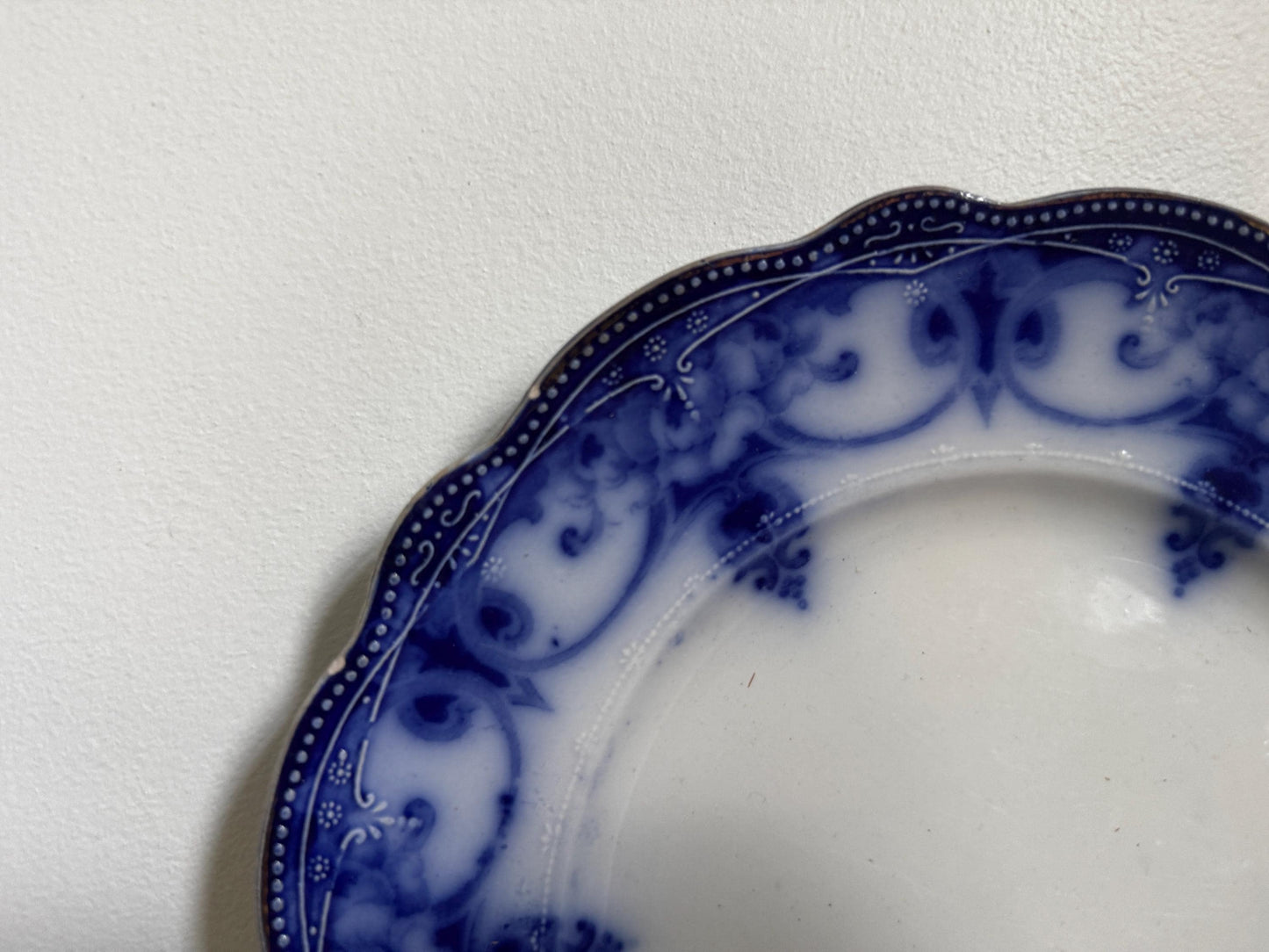 Antique Crockery Co. Monarch Flow Blue 9.25" Dinner Plate Scalloped Edge