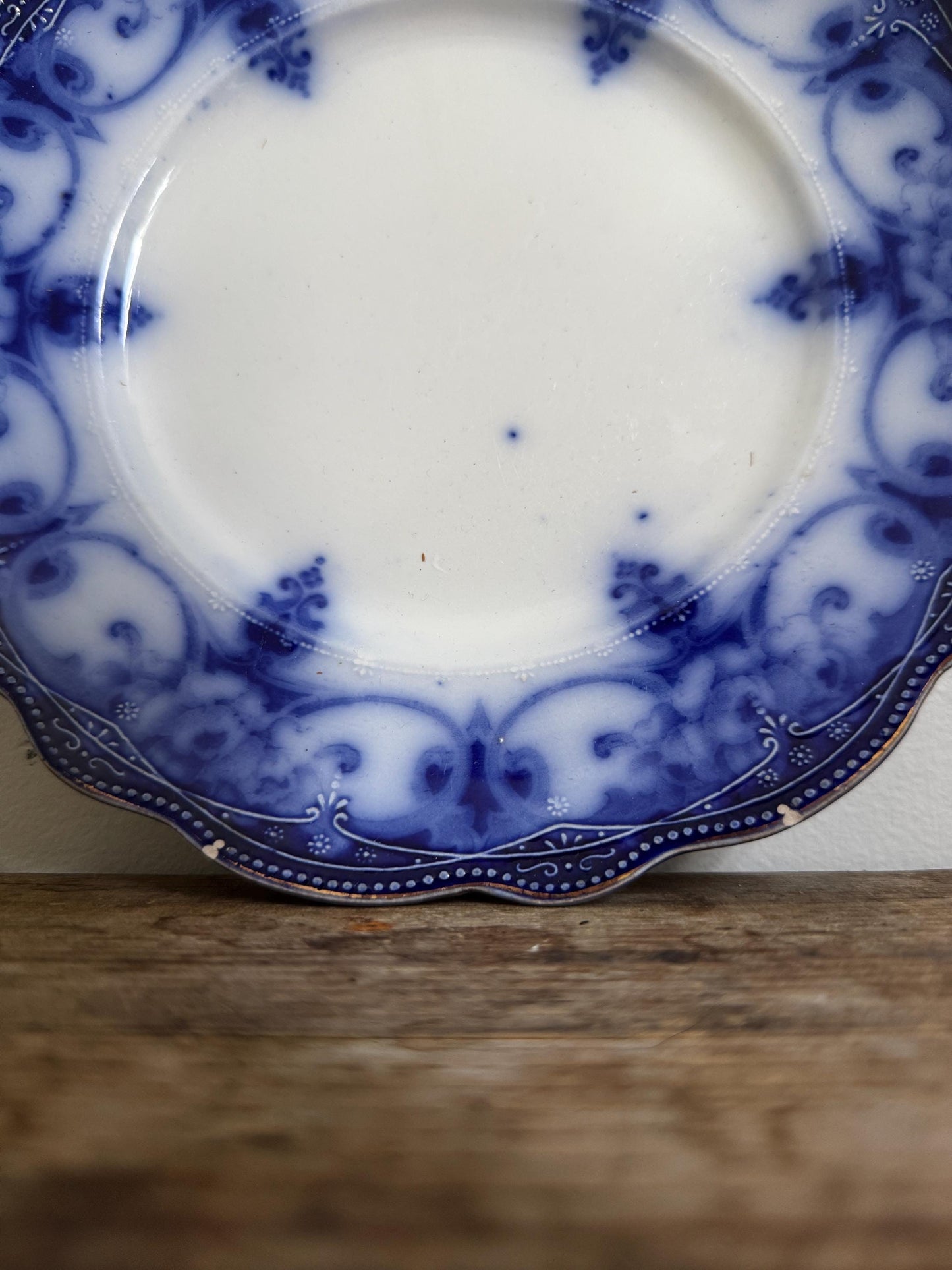 Antique Crockery Co. Monarch Flow Blue 9.25" Dinner Plate Scalloped Edge