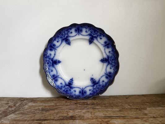 Antique Crockery Co. Monarch Flow Blue 9.25" Dinner Plate Scalloped Edge