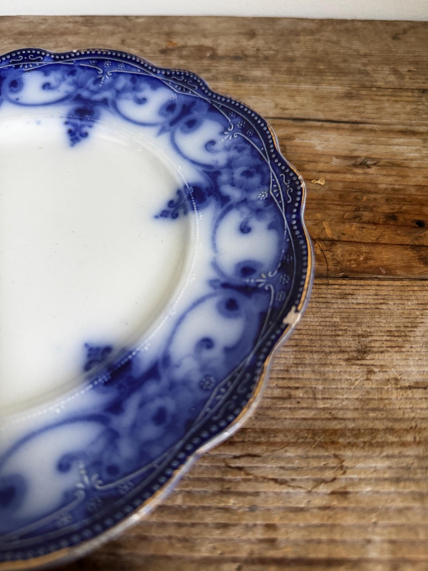 Antique Crockery Co. Monarch Flow Blue 9.25" Dinner Plate Scalloped Edge