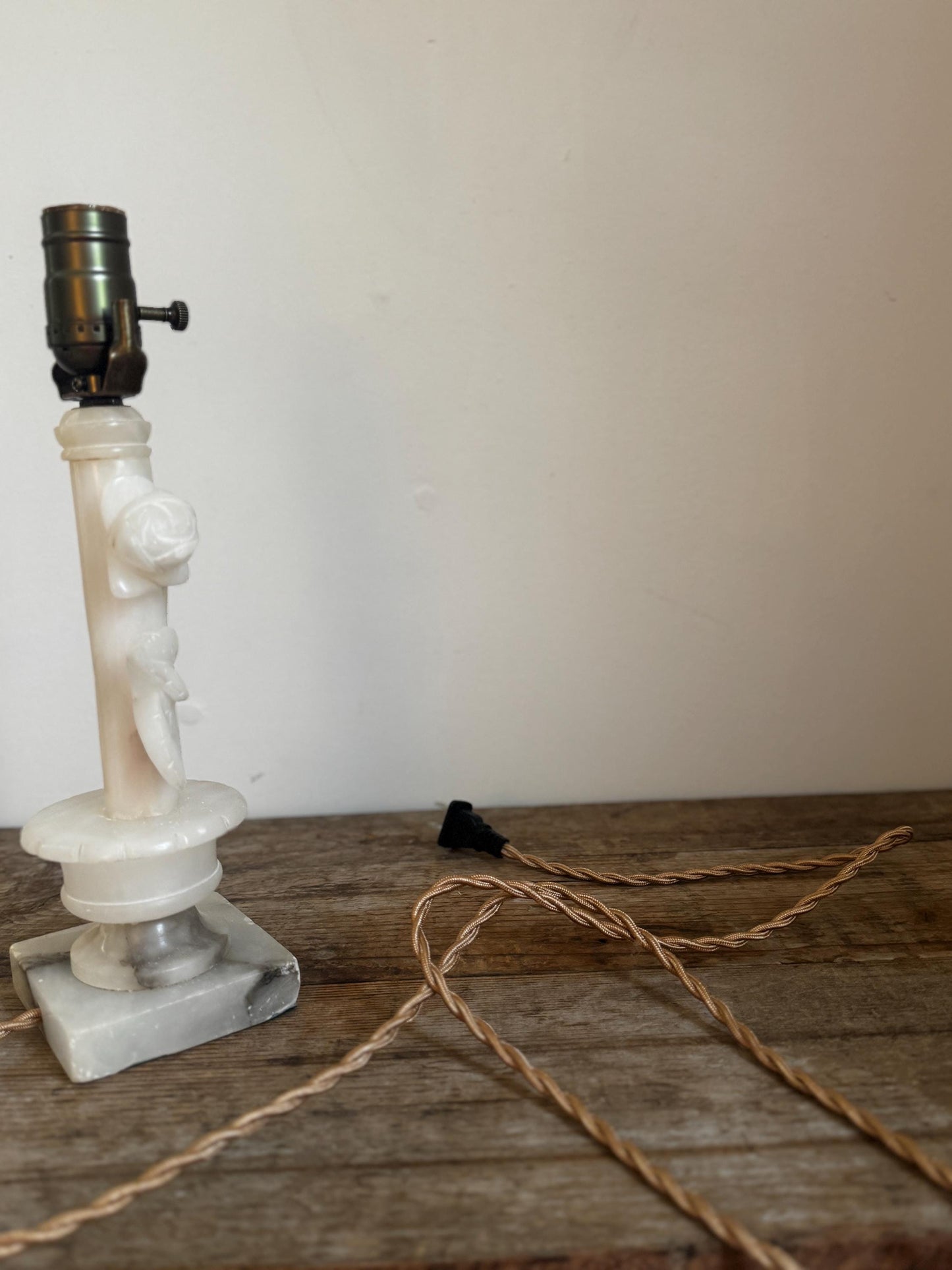 Alabaster Vintage Flower Rose Carved Boudoir Antique Neoclassical Cream White Stone Table Lamp Antique Gold