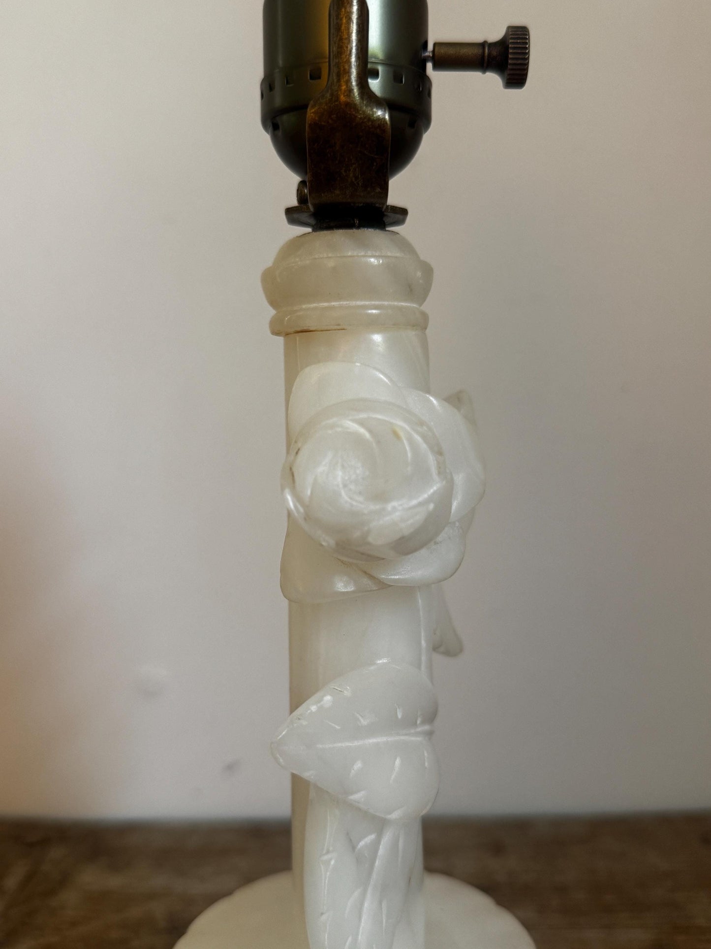 Alabaster Vintage Flower Rose Carved Boudoir Antique Neoclassical Cream White Stone Table Lamp Antique Gold