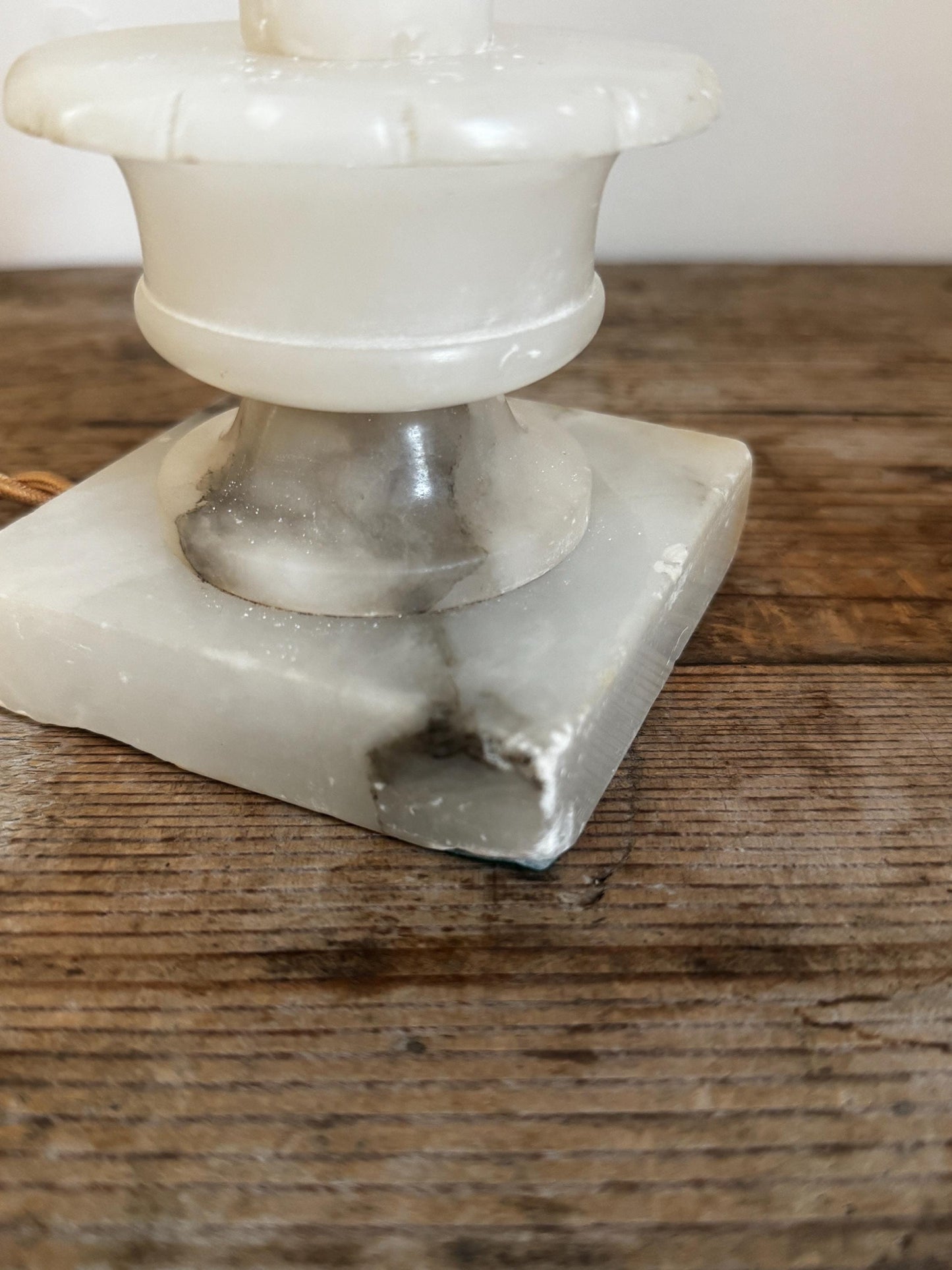 Alabaster Vintage Flower Rose Carved Boudoir Antique Neoclassical Cream White Stone Table Lamp Antique Gold