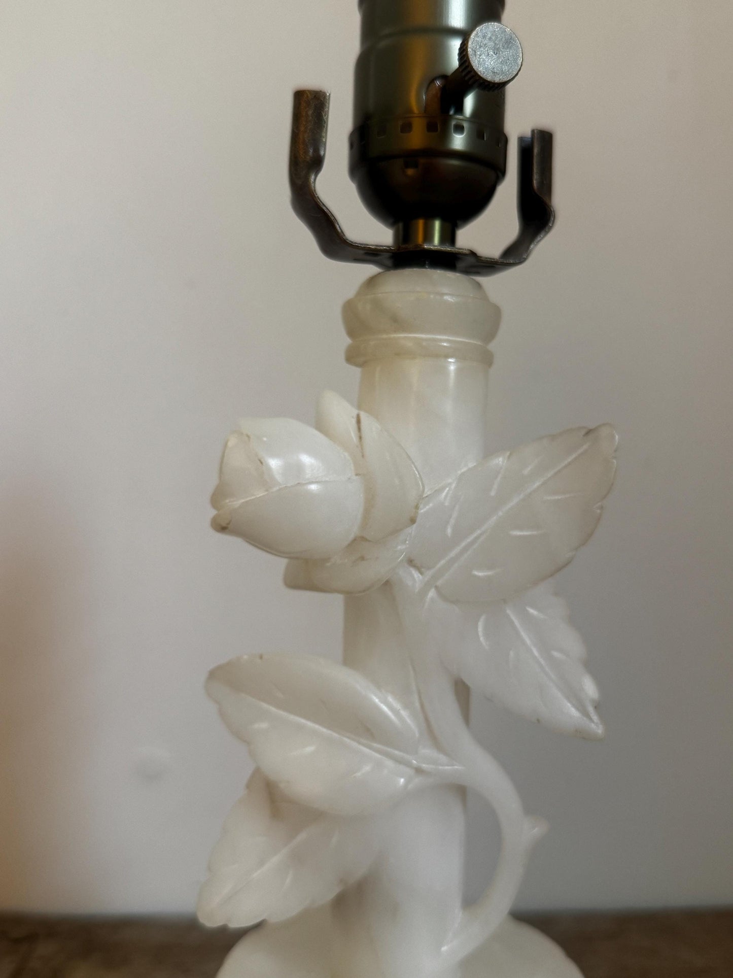 Alabaster Vintage Flower Rose Carved Boudoir Antique Neoclassical Cream White Stone Table Lamp Antique Gold