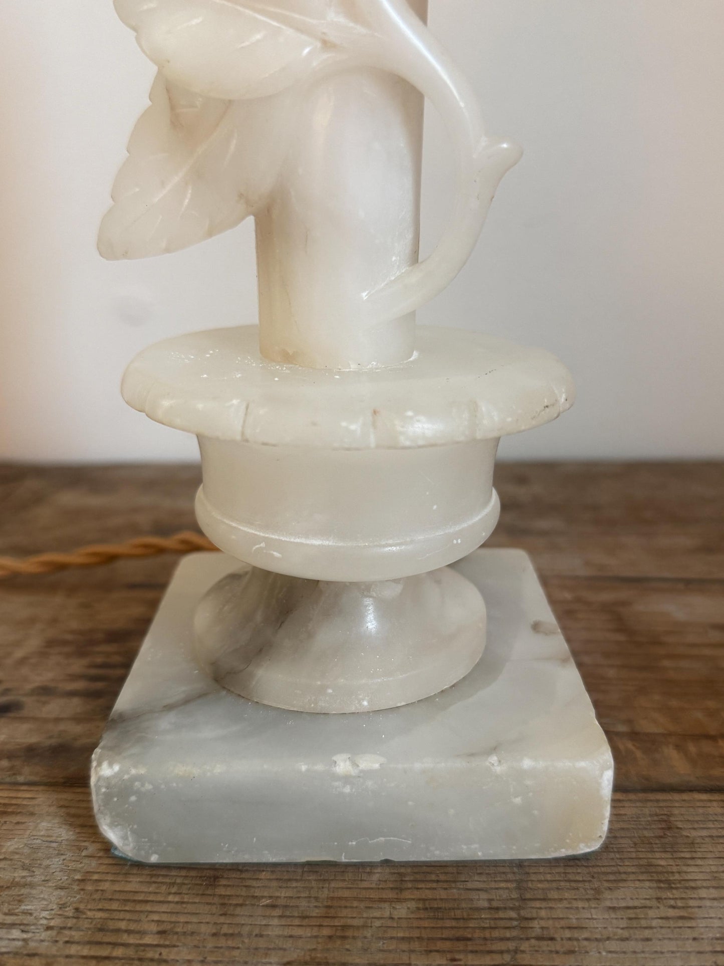 Alabaster Vintage Flower Rose Carved Boudoir Antique Neoclassical Cream White Stone Table Lamp Antique Gold