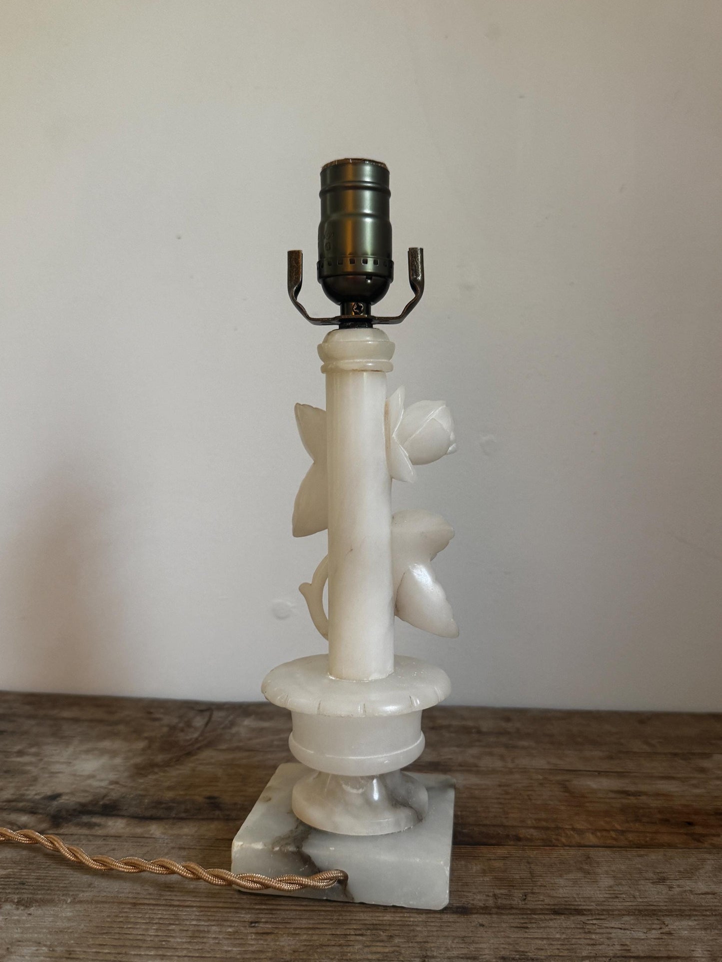 Alabaster Vintage Flower Rose Carved Boudoir Antique Neoclassical Cream White Stone Table Lamp Antique Gold