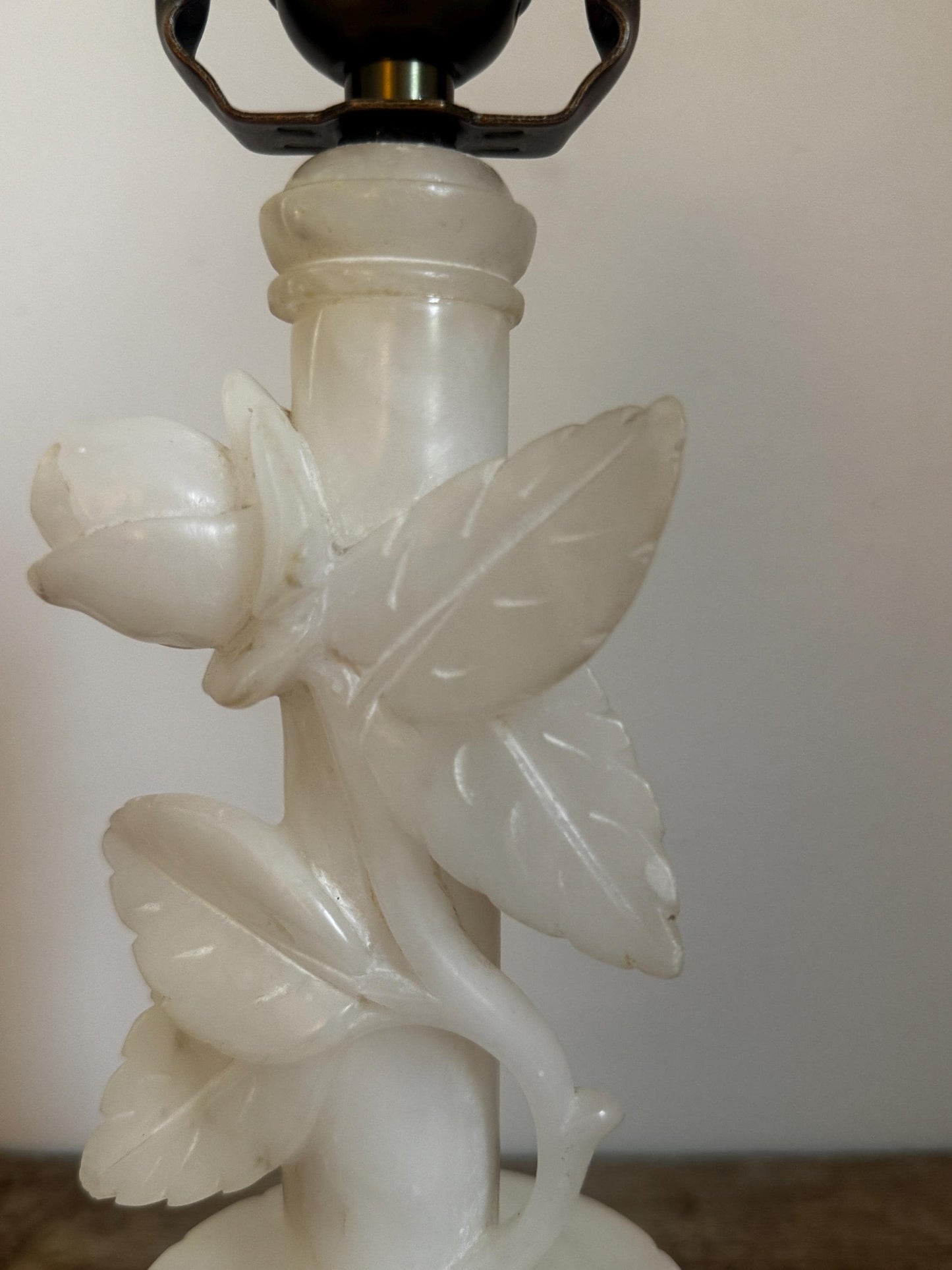 Alabaster Vintage Flower Rose Carved Boudoir Antique Neoclassical Cream White Stone Table Lamp Antique Gold